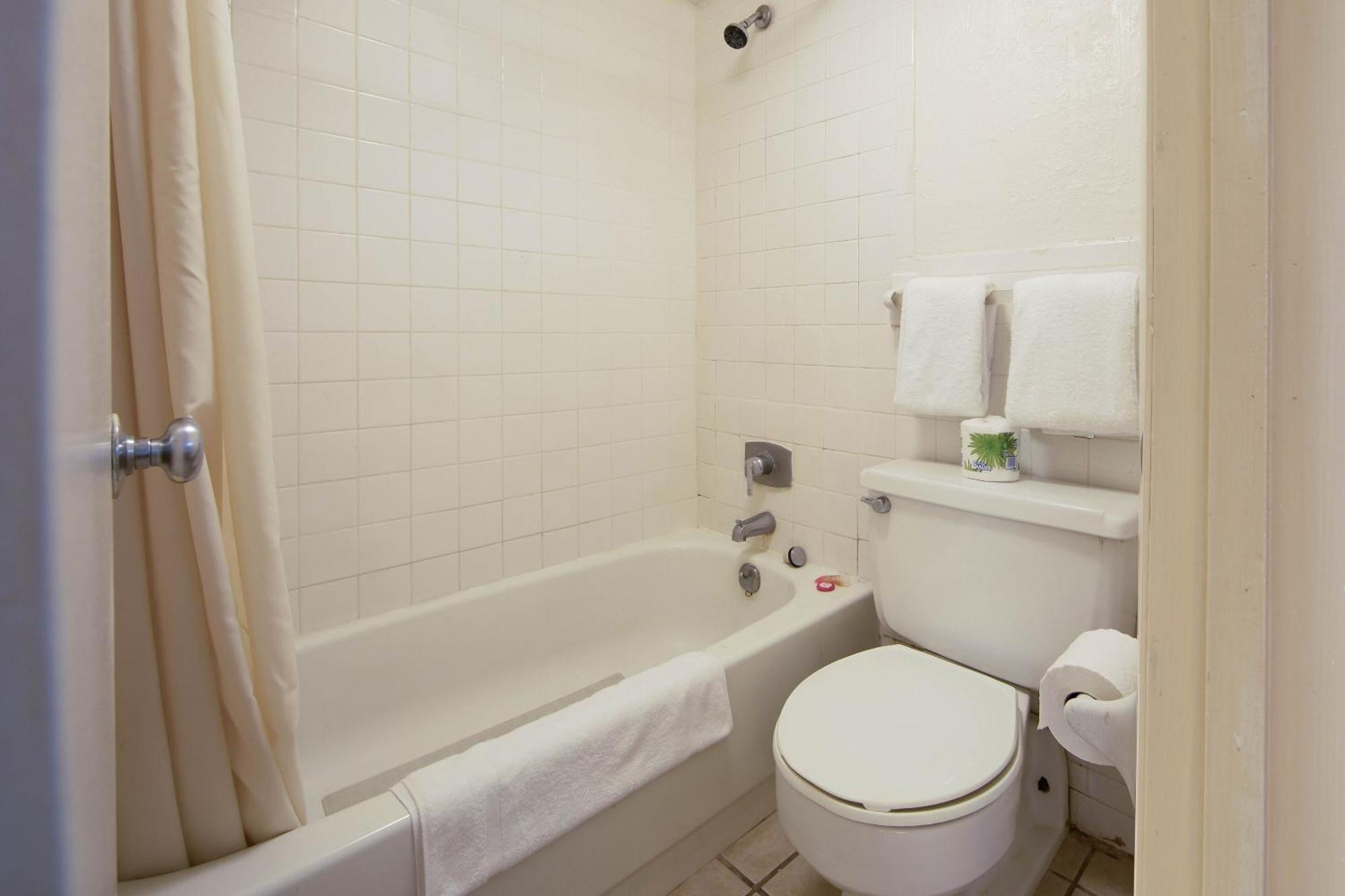 Oyo Hotel Doswell Kings Dominion ภายนอก รูปภาพ